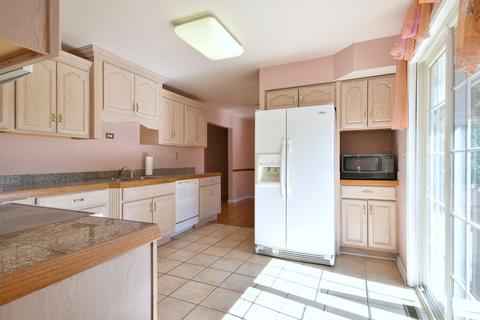353 Meadow Ct, Willowbrook, IL 60527 photo 9