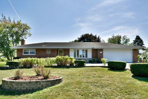 353 Meadow Ct, Willowbrook, IL 60527 photo 1