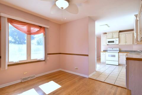 353 Meadow Ct, Willowbrook, IL 60527 photo 6