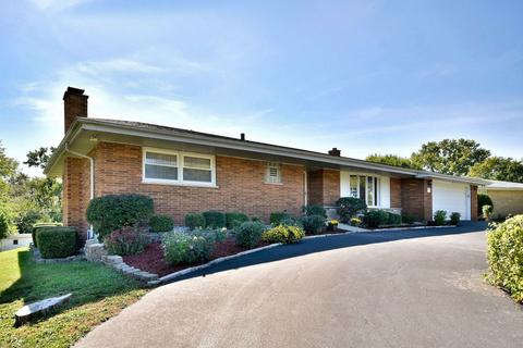 353 Meadow Ct, Willowbrook, IL 60527 photo 2