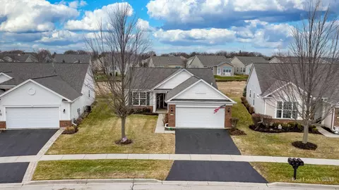 2856 Edgewater Dr, Elgin, IL 60124 photo 2