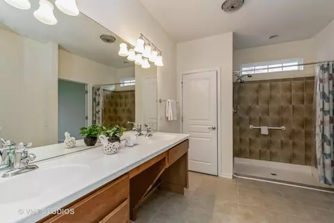 2856 Edgewater Dr, Elgin, IL 60124 photo 16