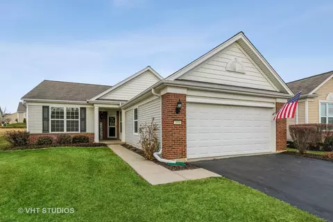 2856 Edgewater Dr, Elgin, IL 60124 photo 1