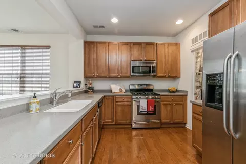 2856 Edgewater Dr, Elgin, IL 60124 photo 7