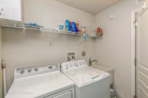2856 Edgewater Dr, Elgin, IL 60124 photo 9