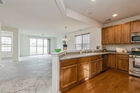 2856 Edgewater Dr, Elgin, IL 60124 photo 6
