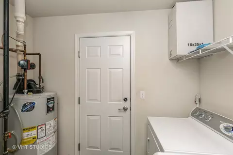 2856 Edgewater Dr, Elgin, IL 60124 photo 10