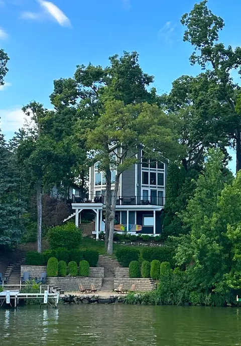 383 Holiday Dr, Lake Holiday, IL 60552