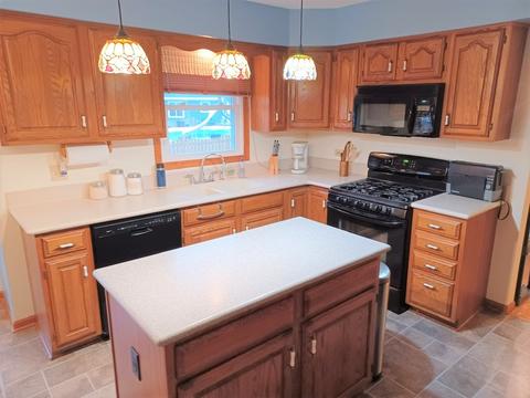 2205 Jordan Ln, Elgin, IL 60123 photo 4