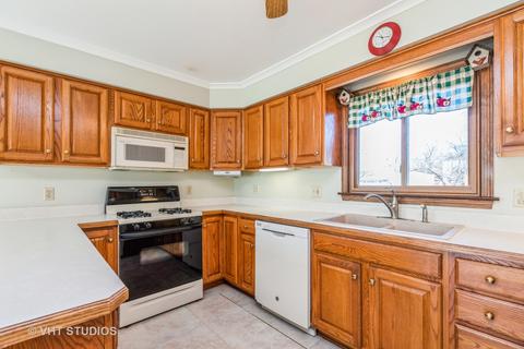 427 Scott St, Algonquin, IL 60102 photo 2