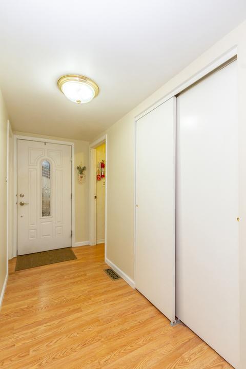 415 Morton St, Hoffman Estates, IL 60169 photo 3
