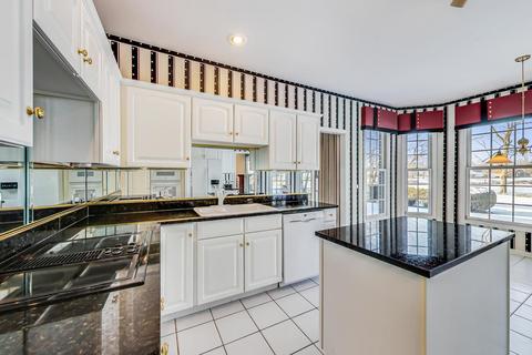 5 N Old Mill Ln, Burr Ridge, IL 60527 photo 9