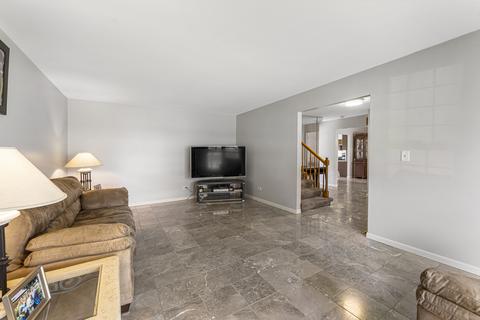 518 Longtree Dr, Wheeling, IL 60090 photo 4