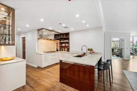 21 E Huron St #3703, Chicago, IL 60611 photo 11
