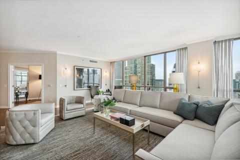 21 E Huron St #3703, Chicago, IL 60611 photo 4
