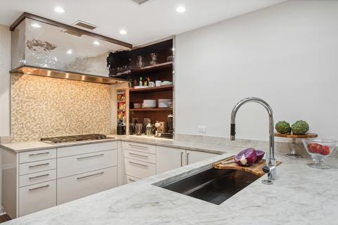 21 E Huron St #3703, Chicago, IL 60611 photo 12