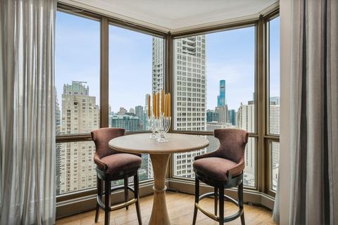 21 E Huron St #3703, Chicago, IL 60611 photo 8