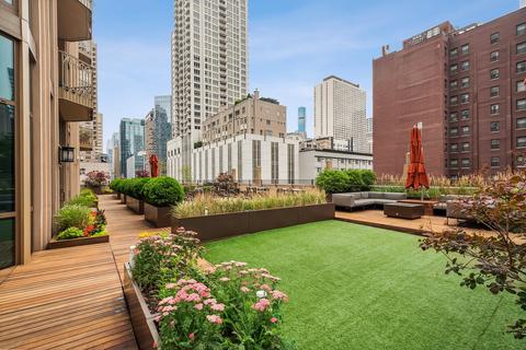 21 E Huron St #3703, Chicago, IL 60611 photo 35