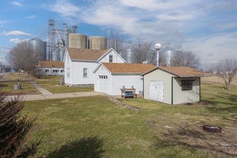 602 State St, Benson, IL 61516 photo 3