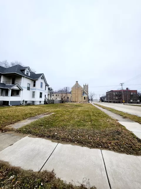 405 S Harrison Ave, Kankakee, IL 60901 photo 2