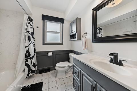 2467 Eisenhower Dr, Des Plaines, IL 60018 photo 9