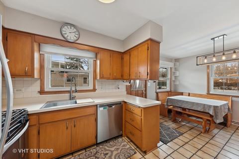 2467 Eisenhower Dr, Des Plaines, IL 60018 photo 3
