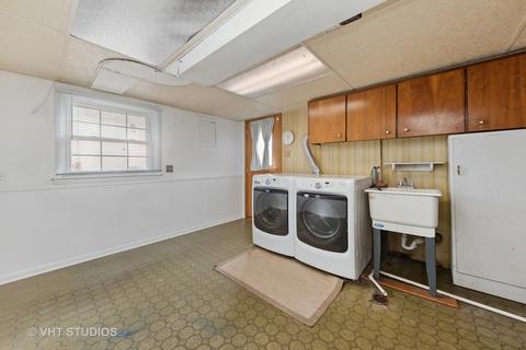 2467 Eisenhower Dr, Des Plaines, IL 60018 photo 13