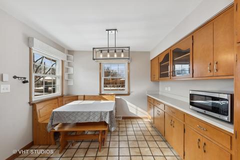 2467 Eisenhower Dr, Des Plaines, IL 60018 photo 4
