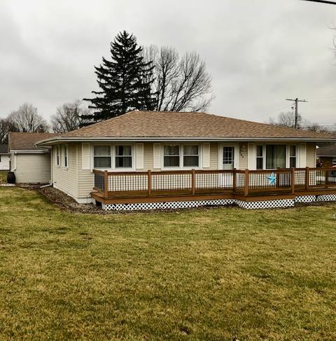 303 E School St, Le Roy, IL 61752 photo 2