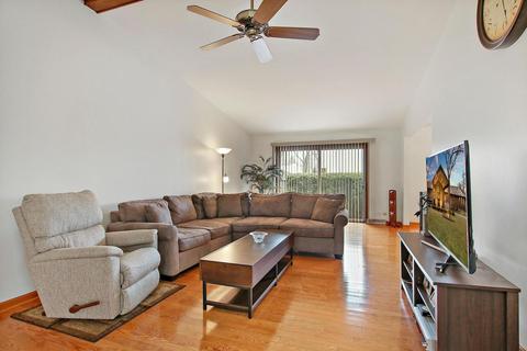 711 E Devon Ave, Roselle, IL 60172 photo 9