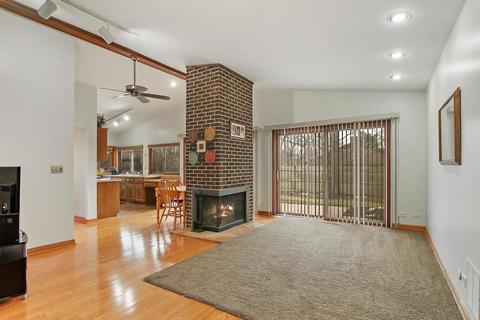 711 E Devon Ave, Roselle, IL 60172 photo 2