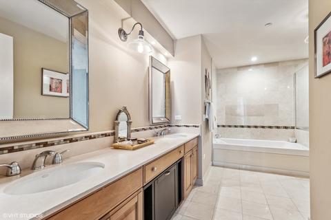21 E Huron St #1402, Chicago, IL 60611 photo 16