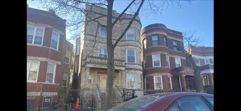 3929 W Gladys Ave, Chicago, IL 60624