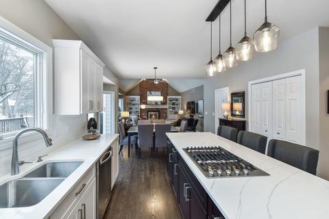 907 Rock Spring Rd, Naperville, IL 60565 photo 4