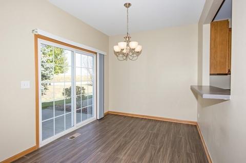 1053 Clover Dr, Minooka, IL 60447 photo 5