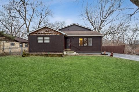8808 Skyline Dr, Burr Ridge, IL 60527 photo 1