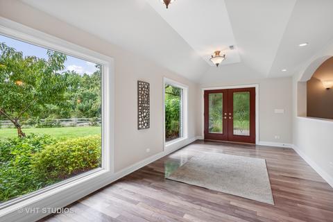 33 W801 Mare Barn Ln, Wayne, IL 60184 photo 4