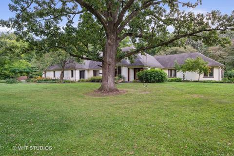 33 W801 Mare Barn Ln, Wayne, IL 60184 photo 2