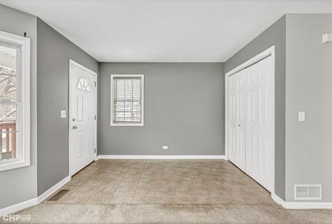3 Meadow Ln, Oakwood Hills, IL 60013 photo 3