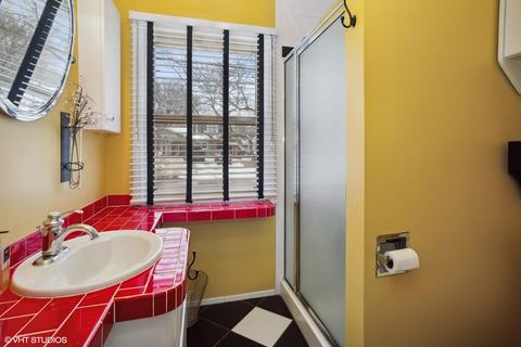1118 E Illinois St, Wheaton, IL 60187 photo 9