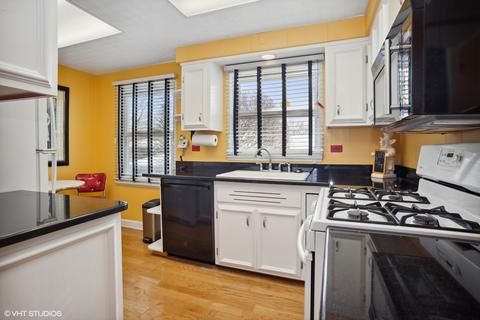 1118 E Illinois St, Wheaton, IL 60187 photo 5