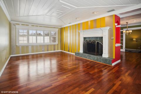 1118 E Illinois St, Wheaton, IL 60187 photo 2