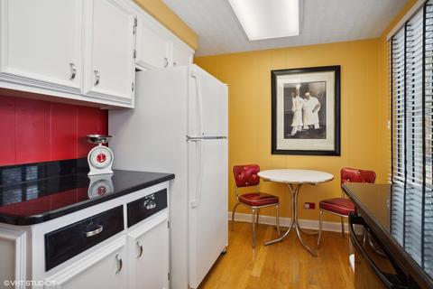 1118 E Illinois St, Wheaton, IL 60187 photo 6