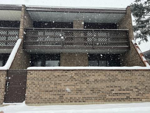 304 Kenneth Cir, Elgin, IL 60120 photo 1