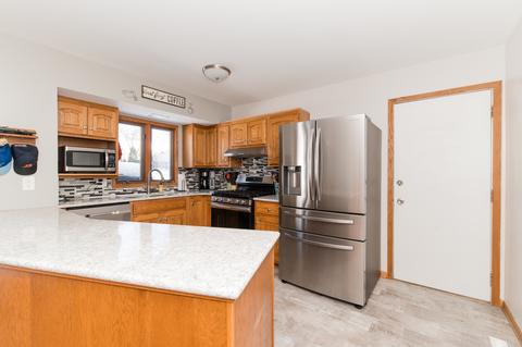 204 Augusta Dr, Mchenry, IL 60050 photo 5