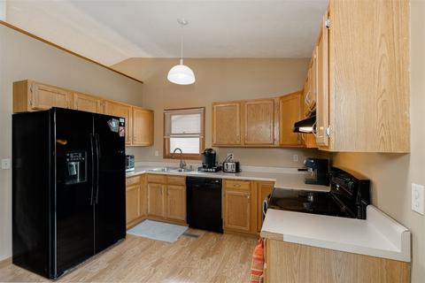 208 Carriage Hills Rd, Normal, IL 61761 photo 9