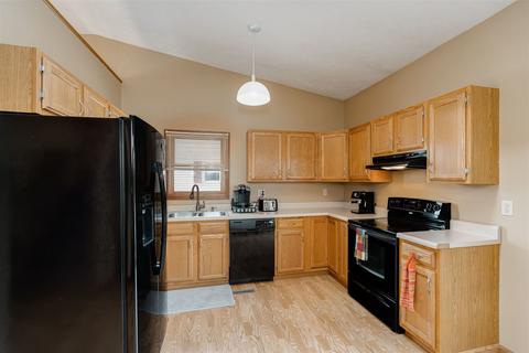 208 Carriage Hills Rd, Normal, IL 61761 photo 10