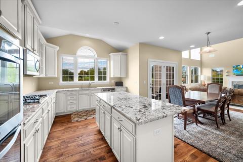3587 Tournament Dr, Elgin, IL 60124 photo 9
