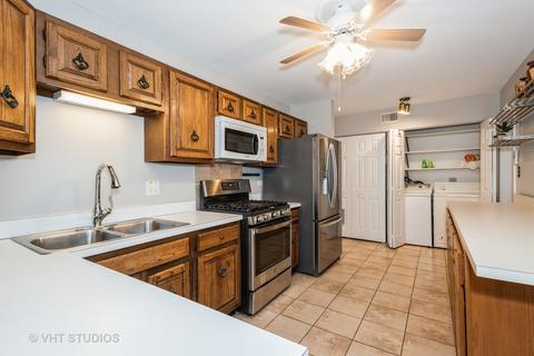 2019 Sudbury Dr, Hoffman Estates, IL 60169 photo 4
