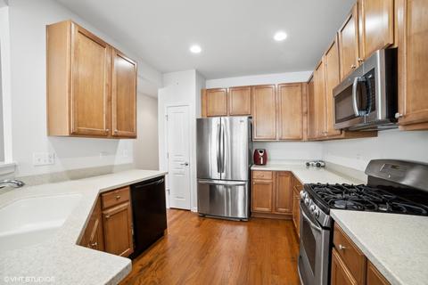 2806 Edgewater Dr, Elgin, IL 60124 photo 5
